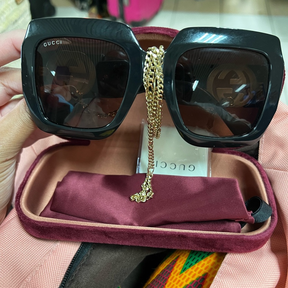 Black Rectangular Gucci Sunglasses with Gold Chain